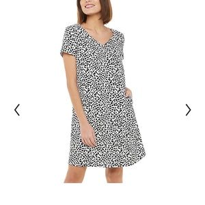 New with tags Apt. 9® V-Neck Shift Dress